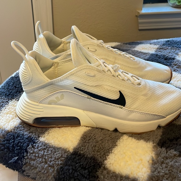 EUC Nike Women’s Air Max 2090 Twist (Fossil Gum) size 10 - Picture 2 of 5